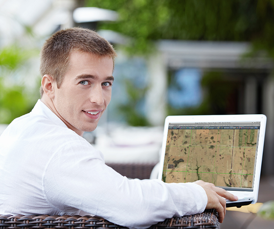 man using WES on laptop outside